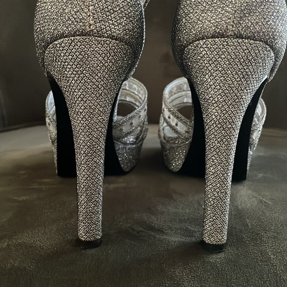 Elegant and festive heel/platform/open toe dress shoes. Worn once, comfortable. - Picture 6 of 7